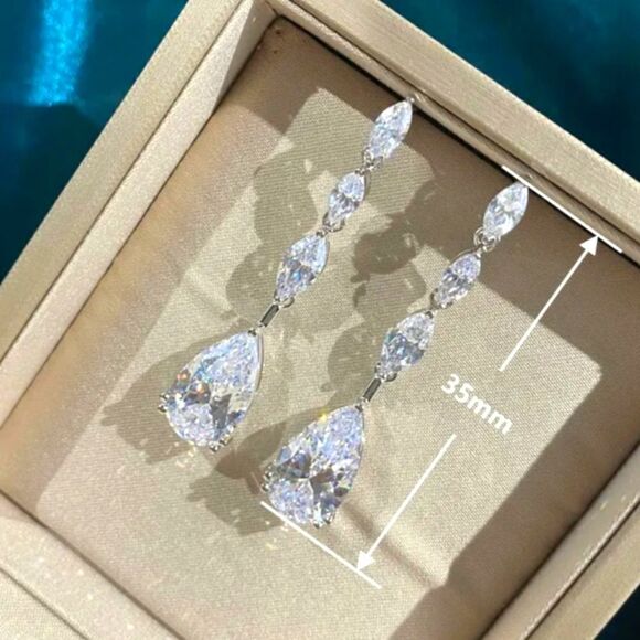 Gorgeous Clear White Diamond & White Baguette Diamond Earrings on 925 Silver - Picture 4 of 9